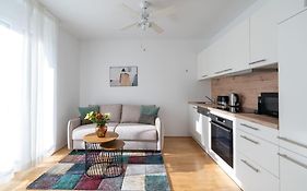 Hm • Sleek 1Br Home With Balcony